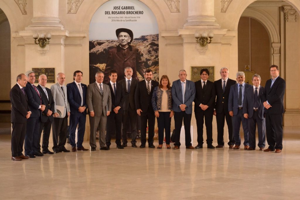 El Dr. Luis de la Rúa presente en la reunión ampliada del Consejo de Procuradores