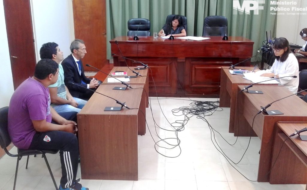 Dos jóvenes termenses permanecerán tras las rejas por robo en un carro bar