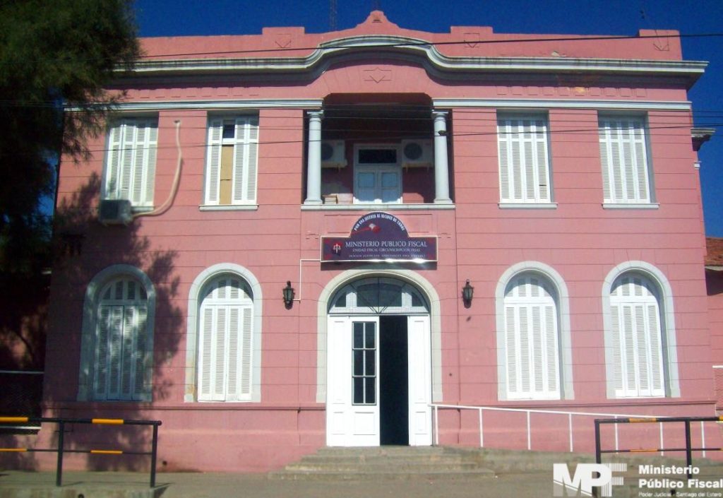 Acompañó a la Comisaría a su ex pareja y quedó detenido