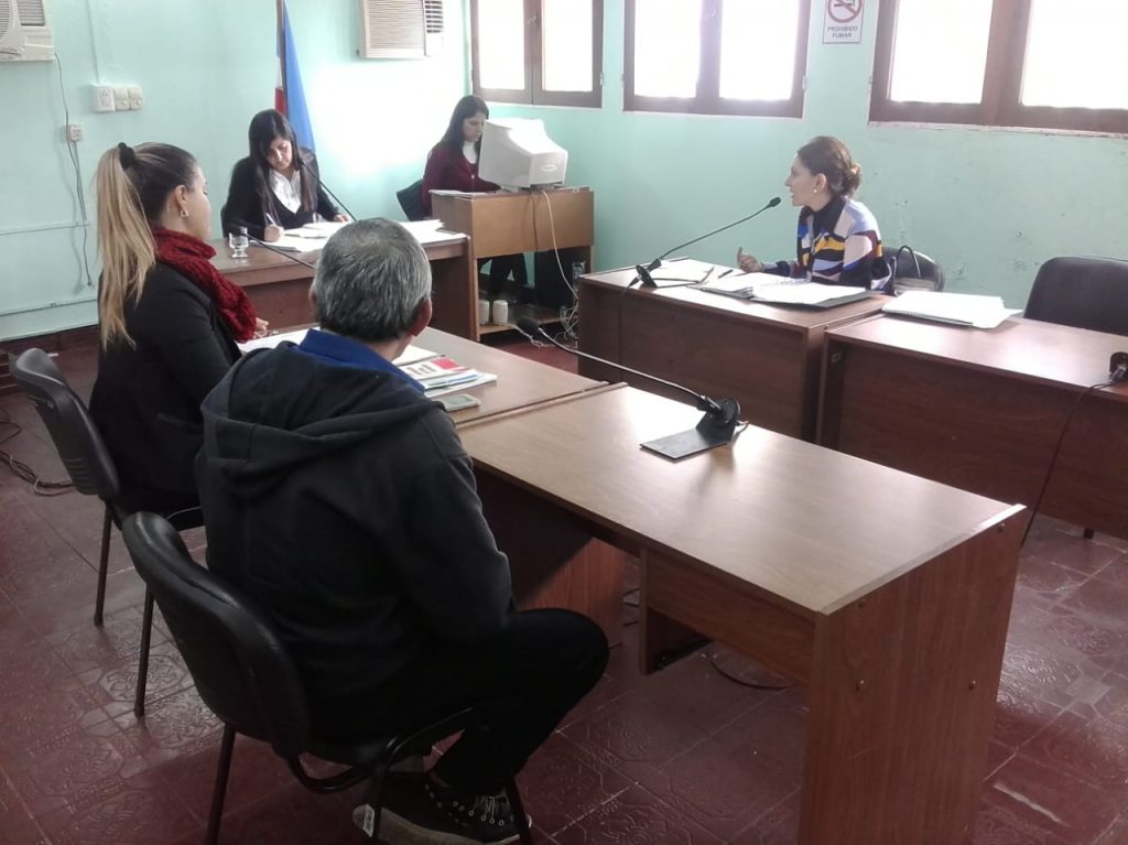 Prorrogan prisión preventiva a un hombre que se lo acusa de ultrajar sexualmente a sus hijas