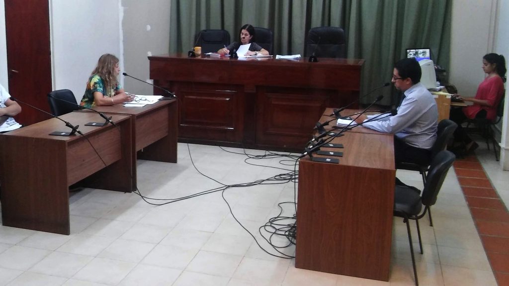 Motochorros continuarán detenidos por un violento arrebato a una mujer