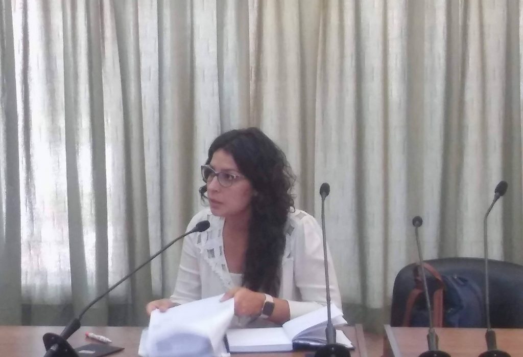 Un paramédico quedó detenido por agredir a su padre y a su tío