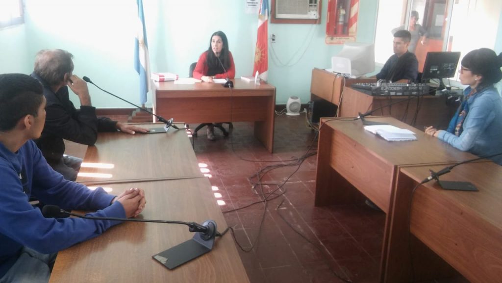 Joven que mató a la madre de su ex espera el juicio tras las rejas