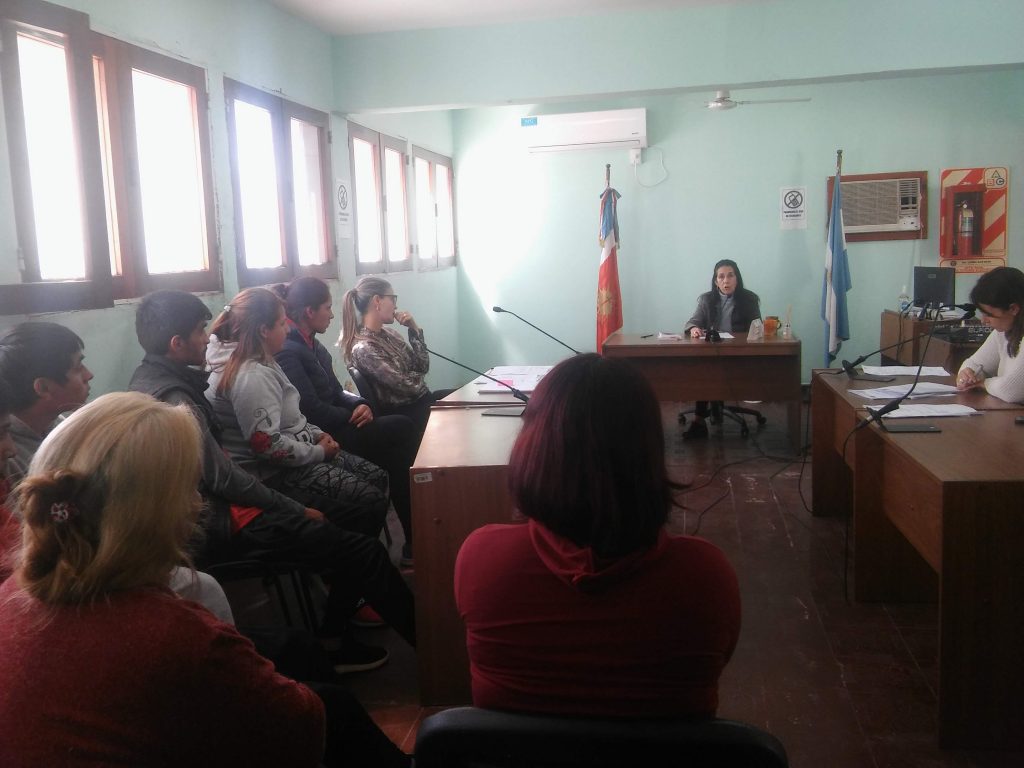 Siete detenidos por una salvaje golpiza a una maestra