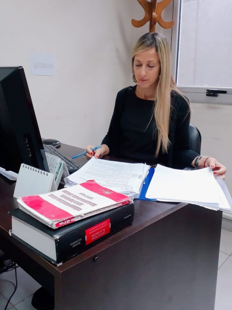 Permanecerá detenido un hombre acusado de abusar de su hijastra