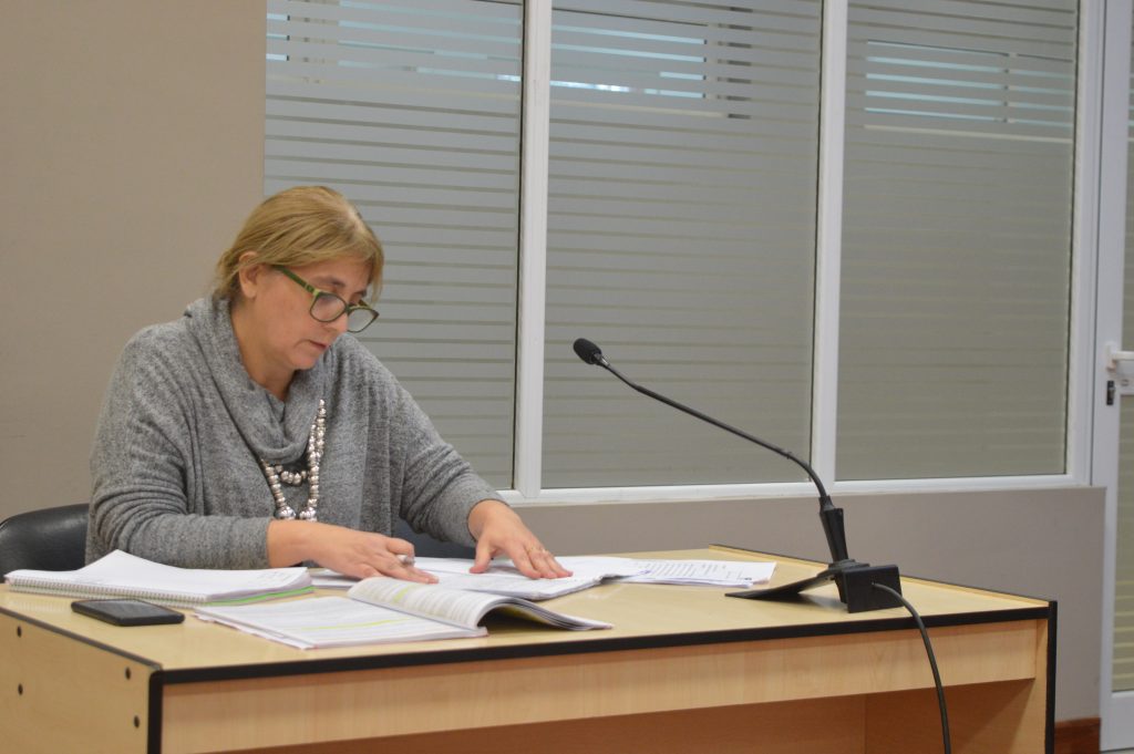 Aprehendieron a dos jóvenes que amenazaron con cuchillos a verdulero