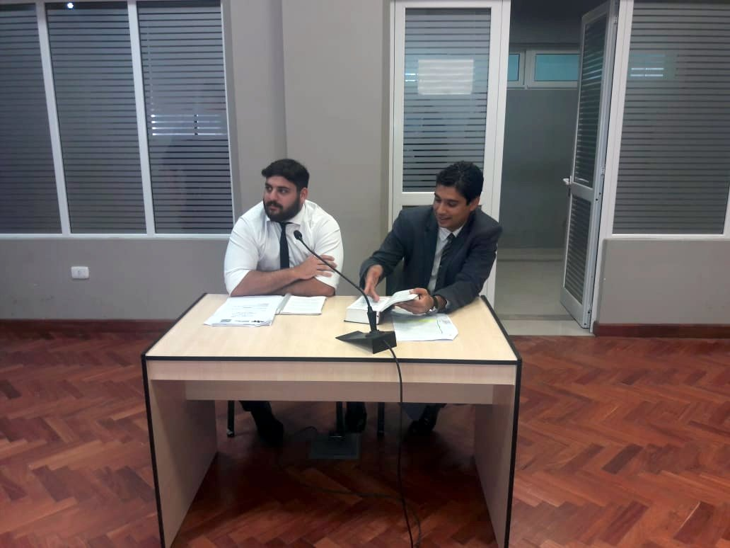 Continuará detenido un lava coches acusado de robo